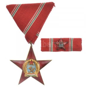 1949. A Magyar Népköztársasági Érdemérem arany fokozata aranyozott, zománcozott bronz kitüntetés mellszalagon...