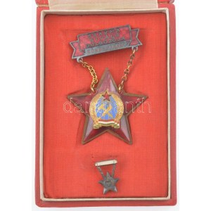1956. Szakma kiváló dolgozója - Könnyűipar Rákosi-címeres zománcozott kitüntetés hátlapon 75296 sorszámmal...