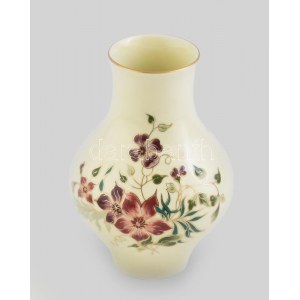 Zsolnay virágmintás porcelán váza, kézzel festett, jelzett, mázhajszálrepedésekkel, m: 18 cm