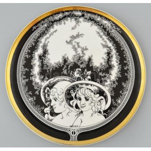 Hollóházi Jurcsák László által tervezett dekorral díszített porcelán tányér. Matricás, jelzett, hibátlan, d...