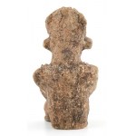 Prekolumbián maja stílusú szobor, égetett agyag, kopásokkal, apró lepattanásokkal, m: 20 cm