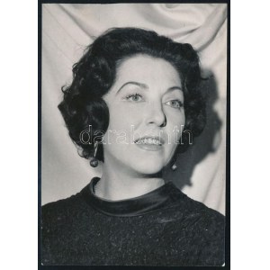 Lukács Margit (1914-2002) színésznő autográf dedikálással ellátott fotó 9x12 cm
