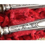 Ezüst (Ag) nyelű húsos villa és kés tálaló. 25,28 cm Díszdobozban, jelzett