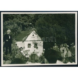 1936 Glatz Oszkár (1872-1958) posztimpresszionista festőművész beszédet mond Bujákon egy ünnepségen...