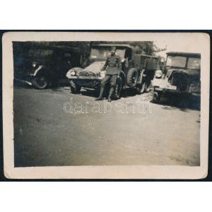 cca 1940 Katona Krupp Protze német tüzérségi vontató teherautó előtt, II. világháborús fotó, 9x6 cm ...