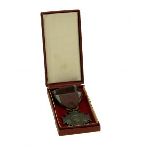 Brązowy Krzyż Zasługi RP, 1944-1952 z pudełkiem (127)