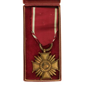 Bronzový záslužný kříž Polské republiky Caritas/Grab s krabičkou (144)