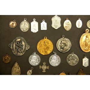 Zestaw medalików religijnych 50 szt. (983)