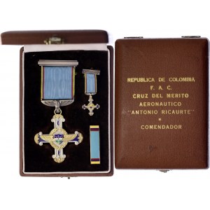 Colombia Air Force Cross of Aeronautical Merit Commander Set in Case 1948