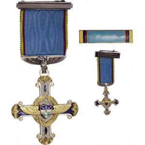 Colombia Air Force Cross of Aeronautical Merit Commander Set in Case 1948