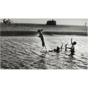 LUCIANA GHISI : Playing in the beach, 2012