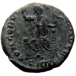 Honorius , AE. (Bronze, 2.66 g. 17 mm.) Uncertain mint. 401-403 AD.