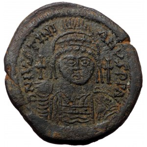 Justinian I. AE, Follis. (Bronze 19.94 g, 35 mm) Constantinople. 527-565 AD