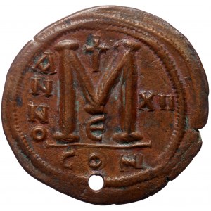 Justinian I. AE, Follis (Bronze, 20.74 g. 24 mm.) Constantinople. 527-565 AD.