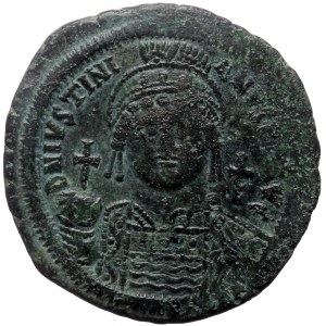 Justinian I. AE, Follis. (Bronze, 22.70 g. 38 mm.) Constantinople. 527-565 AD.