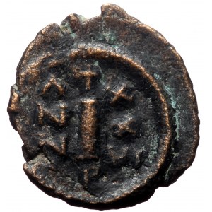 Justinian I. AE, Decanummium (Bronze, 2.70 g. 17 mm.) Uncertain mint. 527-565 AD.