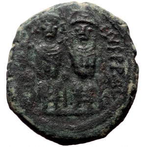 Justin II and Sophia, AE, Follis. (Bronze, 13.15 g. 28 mm.) Nicomedia. 565-578 AD.