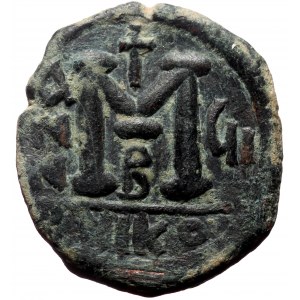 Justin II and Sophia, AE, Follis. (Bronze, 13.15 g. 28 mm.) Nicomedia. 565-578 AD.