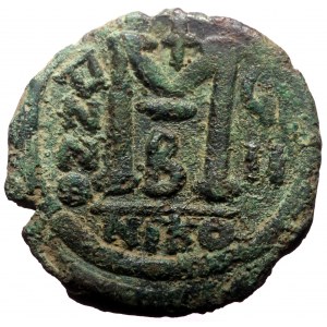 Justin II and Sophia, AE, Follis. (Bronze, 12.24 g. 29 mm.) Nicomedia. 565-578 AD.