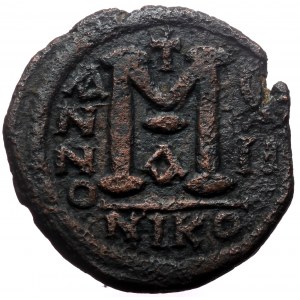 Justin II and Sophia, AE, Follis. (Bronze, 13.94 g. 28 mm.) Nicomedia. 565-578 AD.