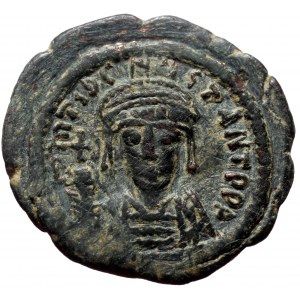 Tiberius II. AE, Half Follis. (Bronze, 5.72 g. 25 mm.) Constantinople. 578-582 AD.
