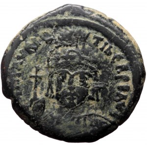 Maurice Tiberius, AE, Follis. (Bronze, 11.65 g. 27 mm.) Constantinople. 582-602 AD.