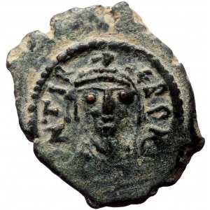 Maurice Tiberius, AE, Decanummium (Bronze, 3.45 g. 21 mm.) Constantinople. 582-602 AD.