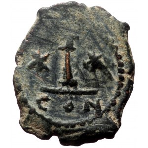 Maurice Tiberius, AE, Decanummium (Bronze, 3.45 g. 21 mm.) Constantinople. 582-602 AD.