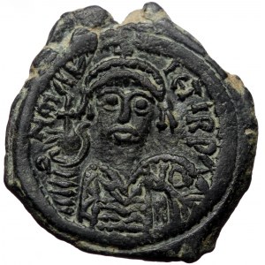 Maurice Tiberius AE, Follis. (Bronze, 11.38 g. 30 mm) Nicomedia. 582-602 AD.