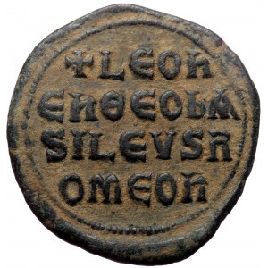 Leo VI. AE, Follis. (Bronze, 9.30 g. 28 mm) Constantinople. 886-912 AD.