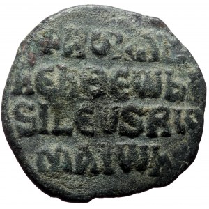 Romanus I, AE, Follis (Bronze, 6.05 g. 24 mm.) Constantinople. 913-959 AD.