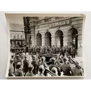 Fotografování. Varšava. Staszicův palác [1939 ?]