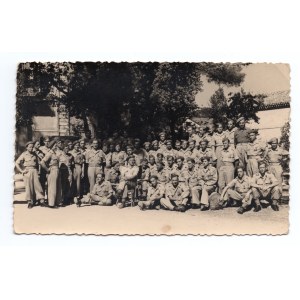 Zdjęcie przedstawiające grupę żołnierzy