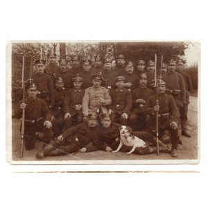 Zdjęcie przedstawiające grupę żołnierzy