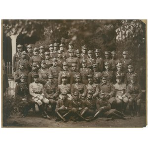 Zdjęcie przedstawiające grupę żołnierzy (27 cm x 21 cm)