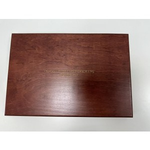 Drewniane ozdobne pudełko na zestaw srebrnych i NG emisja 2011