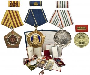 Allemagne, RDA, Ensemble de médailles en l'honneur du vice-amiral de la Volksmarine Hans Hofmann (4 pièces) - Ordre de Scharnhorst - TRÈS RARE