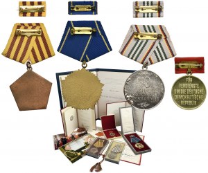 Allemagne, RDA, Ensemble de médailles en l'honneur du vice-amiral de la Volksmarine Hans Hofmann (4 pièces) - Ordre de Scharnhorst - TRÈS RARE