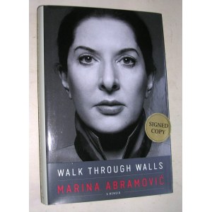 Marina Abramovic (nar. 1946), Prechádzka cez steny, kniha s autogramom