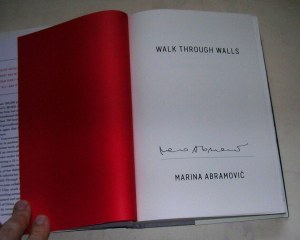 Marina Abramovic (ur.1946), Walk Through Walls, książka z autografem