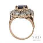 Karminroter Ring mit Saphir und Diamanten, 20. Jahrhundert.