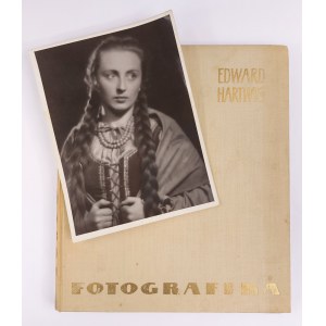 Edward Hartwig, Fotografika + Fotografia Jadwigi Dzikównej z dedykacją i autografem wykonana przez E. Hartwiga