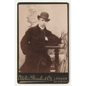 POZNAŃ - Rivoli. Portrait of a man, cardboard, late 19th/early 20th century, photo frontispiece, at bottom signed Atelier Rivoli et Cie, a Posen....