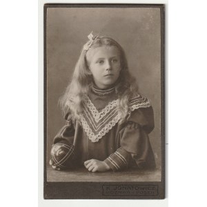 POZNAŃ - Ignatowicz. Portrait of a girl, cardboard, atelier of K. Ignatowicz, early 20th century, b/w, inscription at bottom and on verso: K. Ignatowicz Poznań Posen