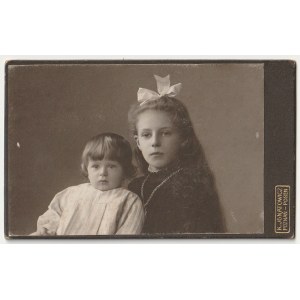 POZNAŃ - Ignatowicz. Portrait of a girl and a younger child, cardboard, atelier of K. Ignatowicz, early 20th century, b/w, inscription at bottom and on verso: K. Ignatowicz Poznań Posen