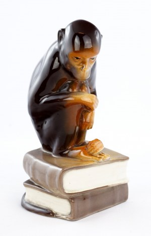 [Pacyków], Małpka na książkach