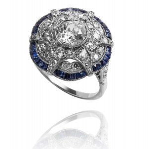 Platynowy pierścionek w stylu Art Deco z szafirami i diamentami