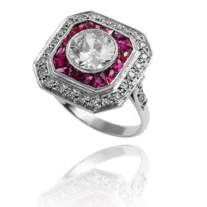 Platynowy pierścionek w stylu Art Deco z diamentem ~1.10ct oraz doszlifowanymi do wzoru rubinkami