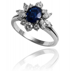 Ring with ~1.00ct sapphire and diamonds made of gold