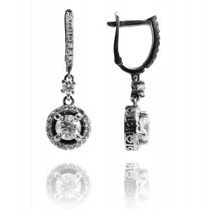 Earrings with diamonds made of gold